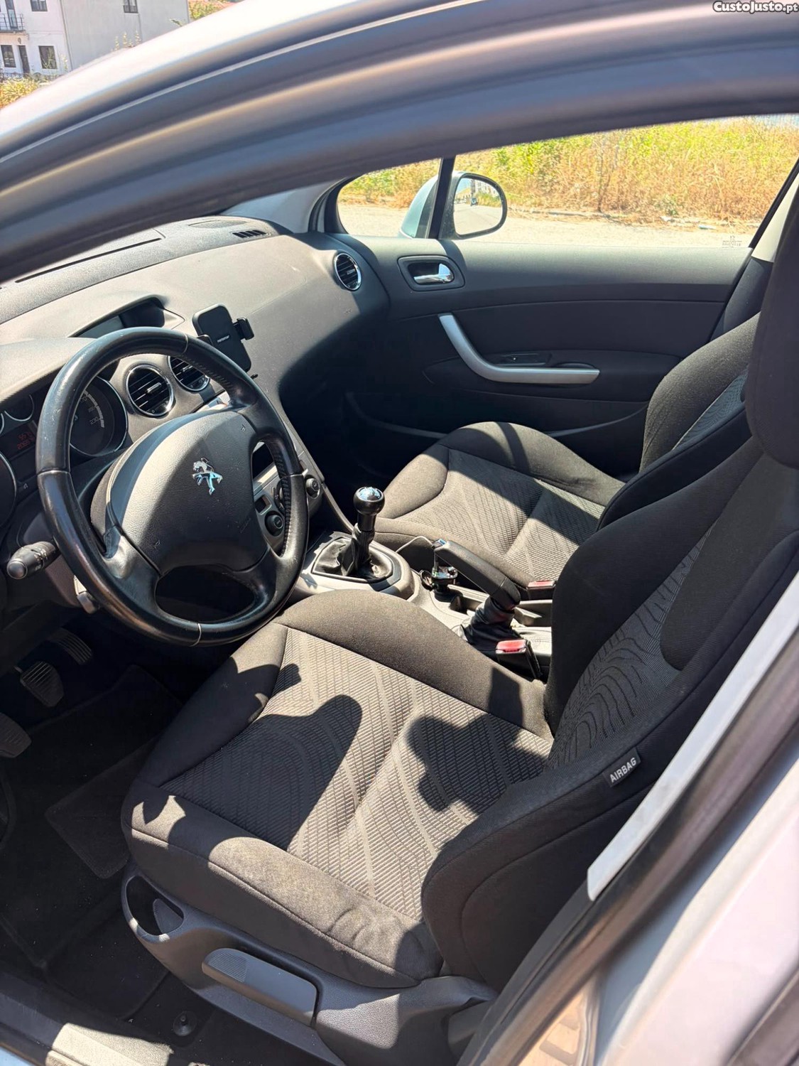 Peugeot 308 1.6 e-HDi — fotografia 4
