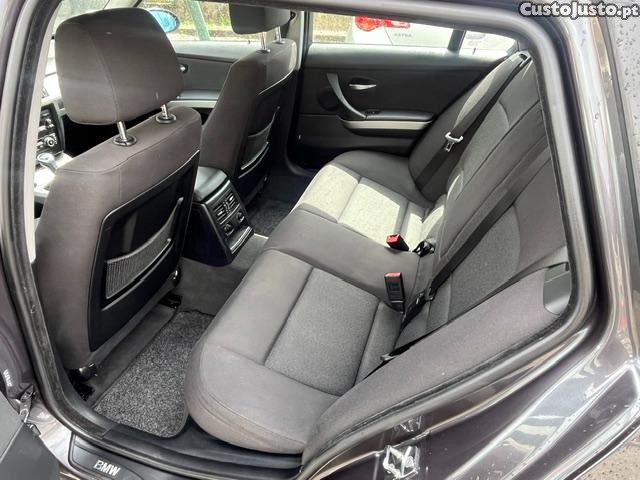 BMW 320 D TOURING — fotografia 7