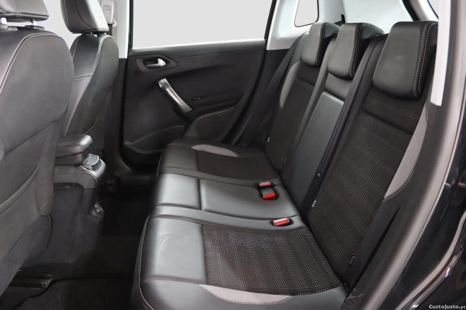 Peugeot 2008 1.2 PureTech Allure — fotografia 4