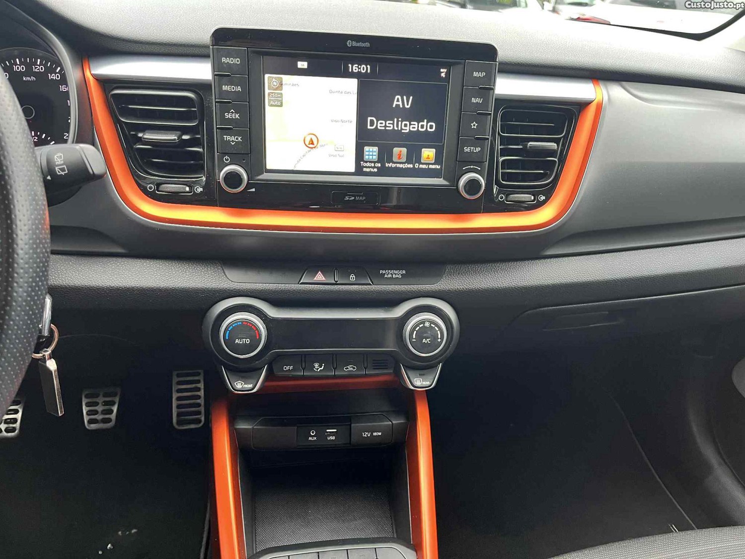 Kia Stonic 1.6 CRDI Vision — fotografia 8