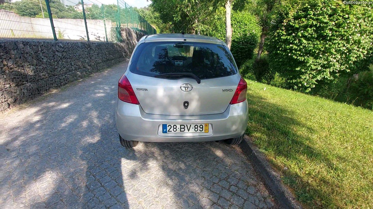 Toyota Yaris 1.0 vvt-i — fotografia 7