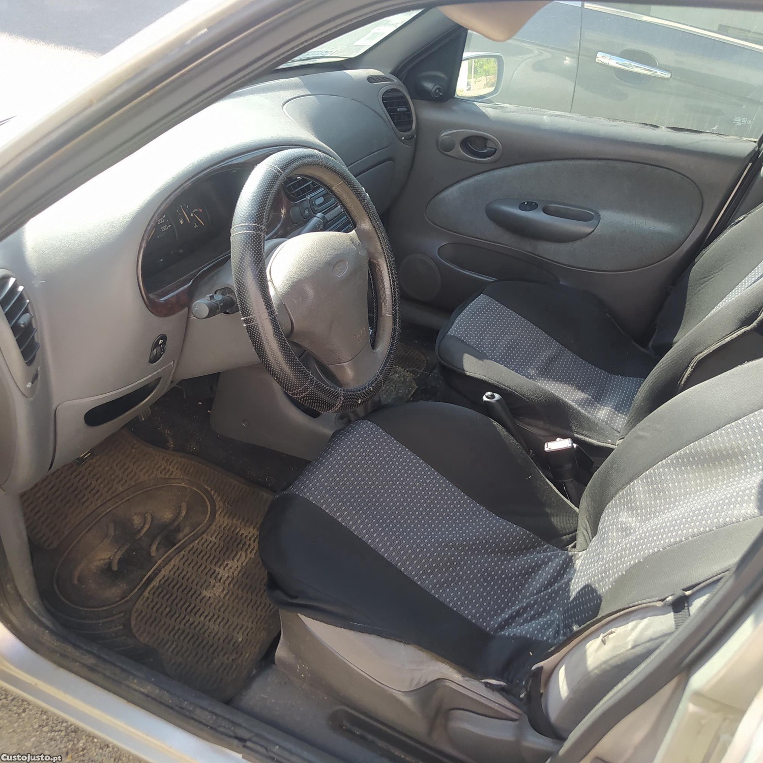 Ford Fiesta Ghia — fotografia 3