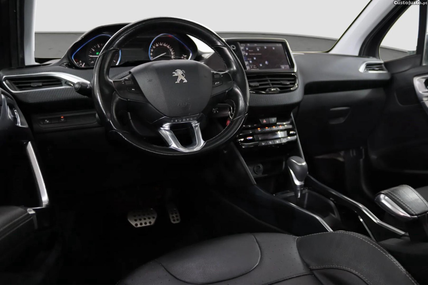 Peugeot 2008 1.2 PureTech Allure EAT6 — fotografia 11