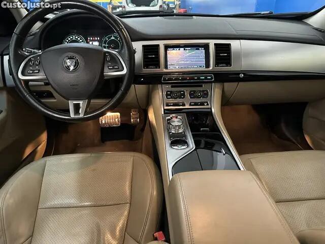 Jaguar XF 3.0 D V6 Premium Luxury — fotografia 11