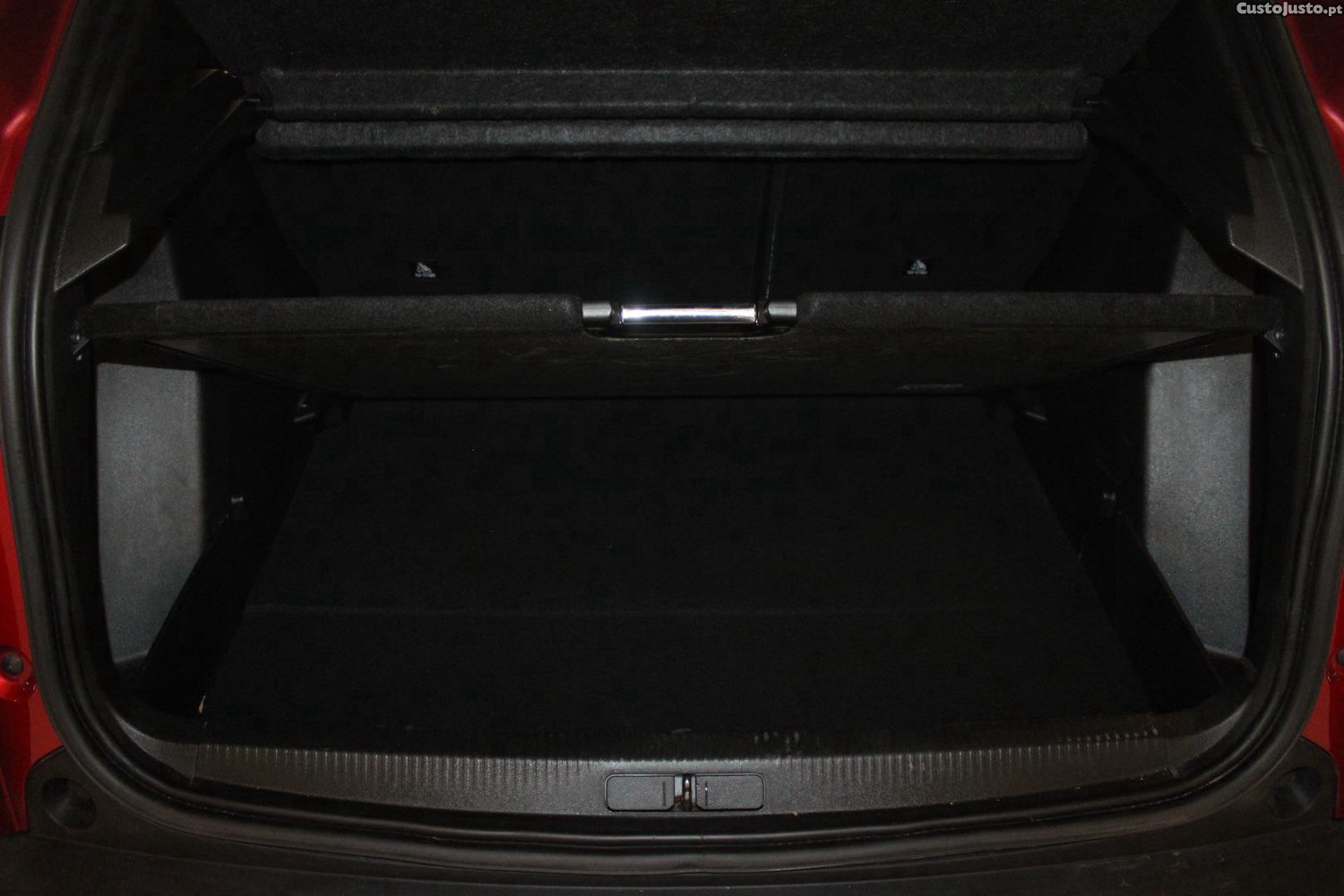 Peugeot e-2008 ALLURE 156CV 54KwH (AUTO) — fotografia 9