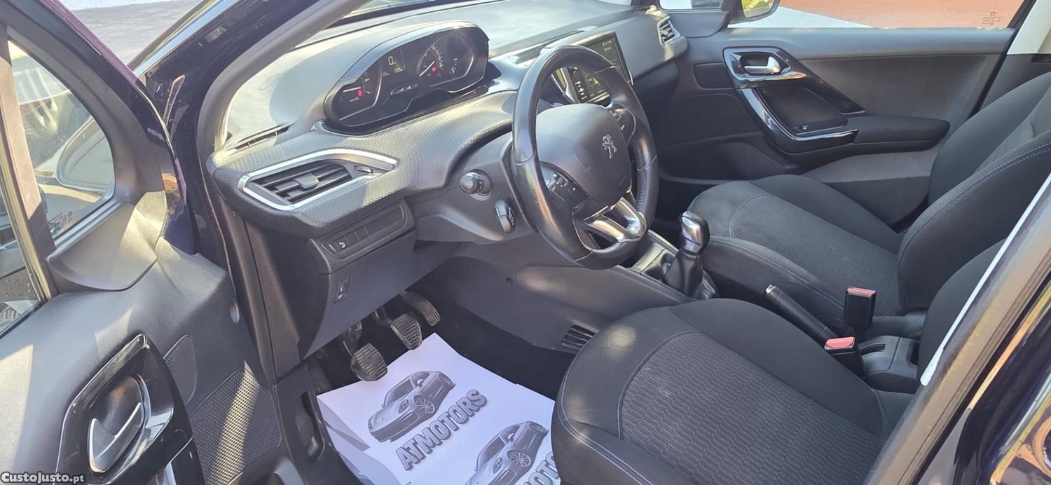 Peugeot 208 1.2 PureTech Style — fotografia 3