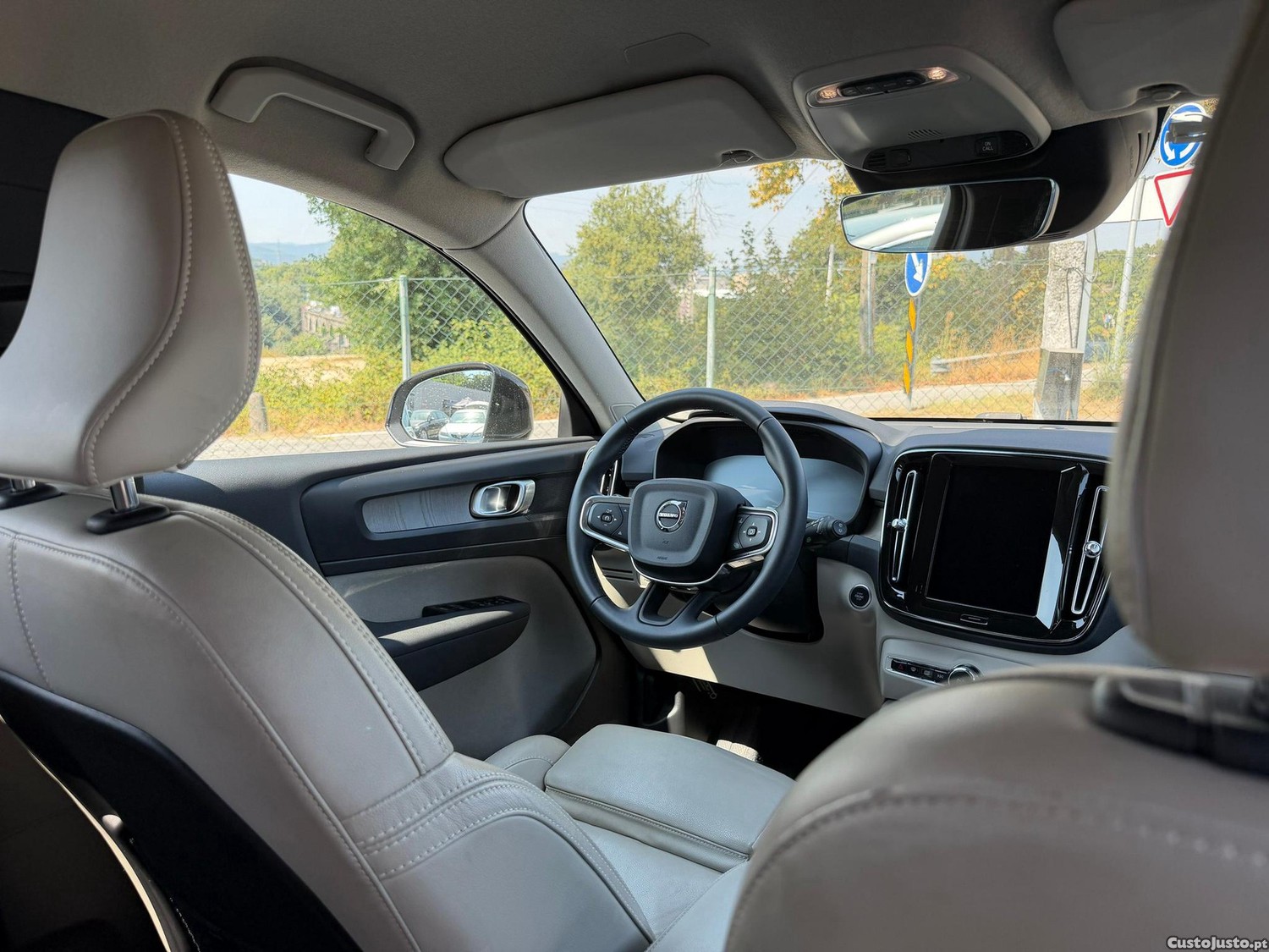 Volvo XC 40 1.5 T3 Momentum Plus Geartronic — fotografia 2