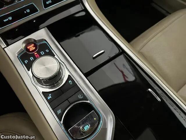 Jaguar XF 3.0 D V6 Premium Luxury — fotografia 7