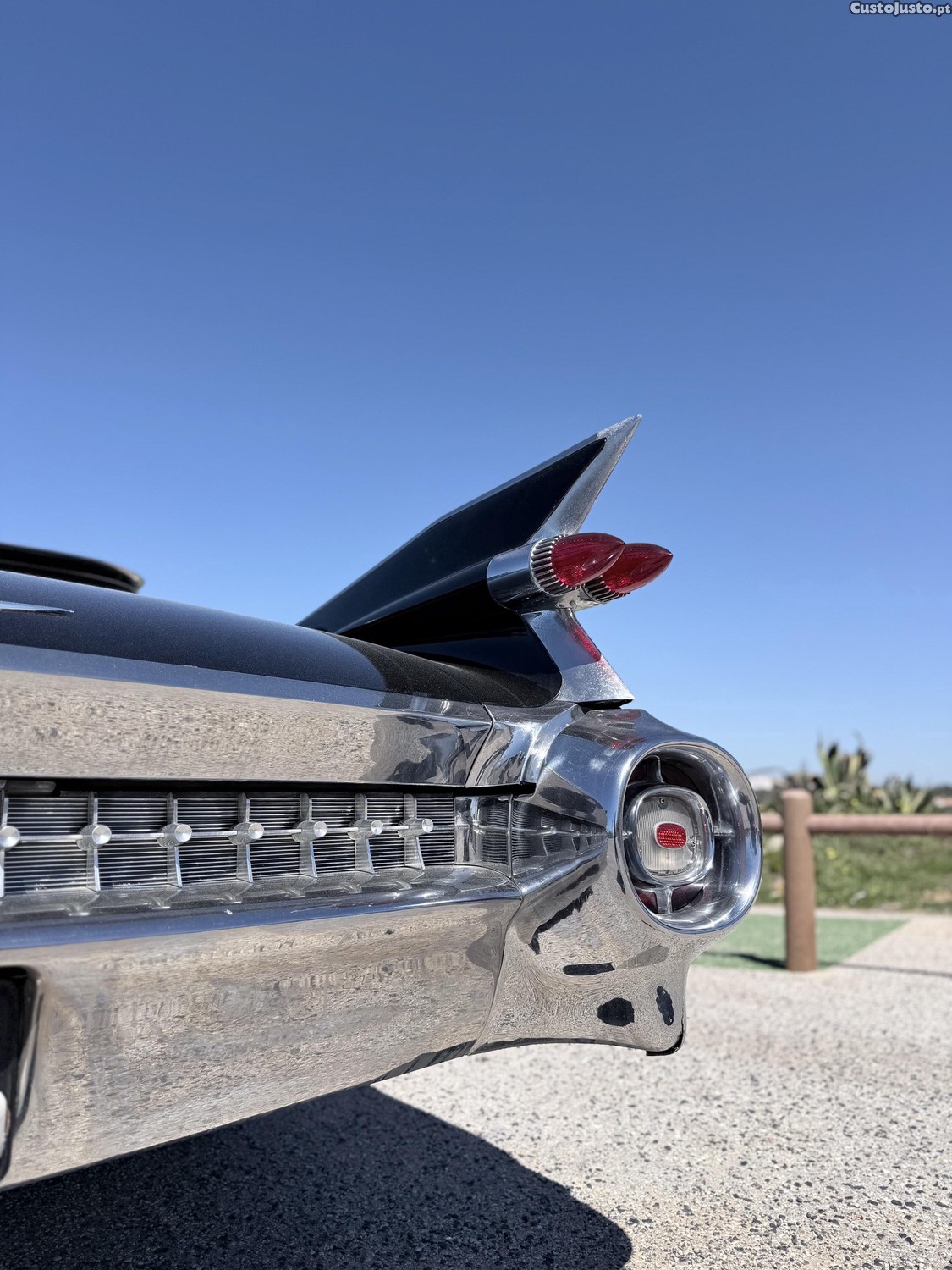  Cadillac Sedan de Ville V8 foto 2