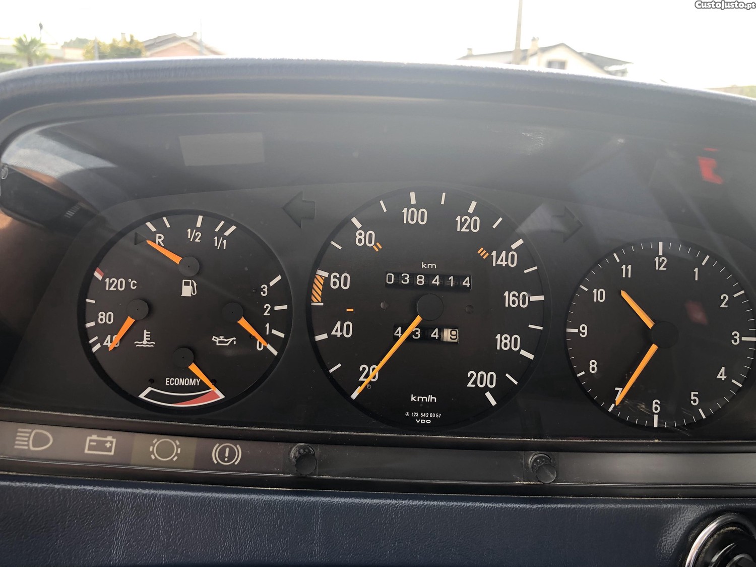 Mercedes-Benz 200 Gasolina w123 — fotografia 5