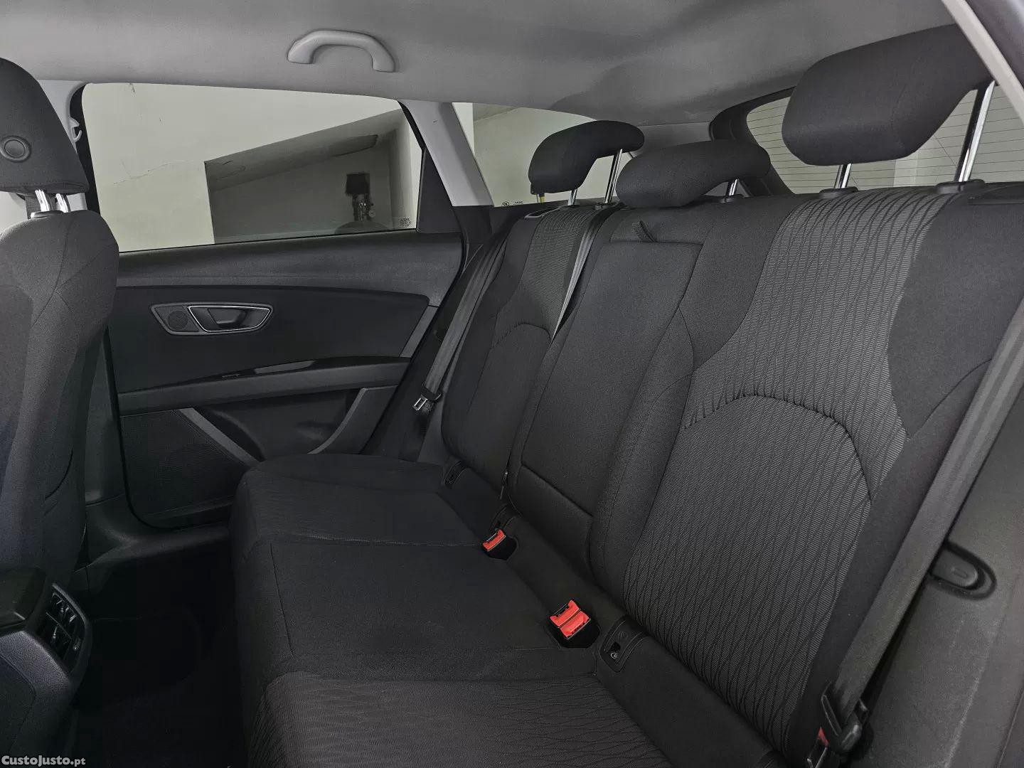 SEAT Leon 1.6 tdi style ecomotive — fotografia 3