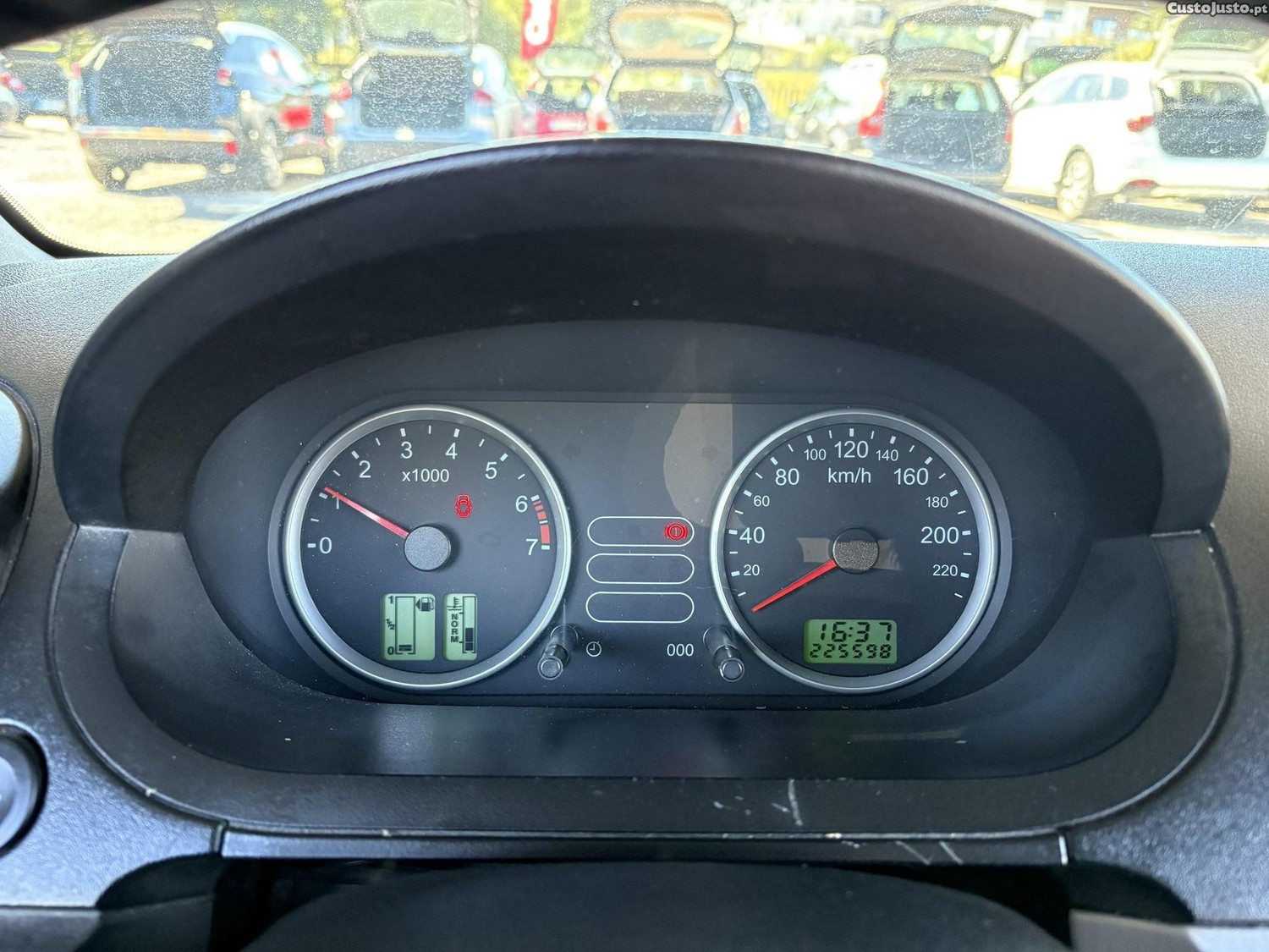 Ford Fiesta 1.25 Ambiente — fotografia 8