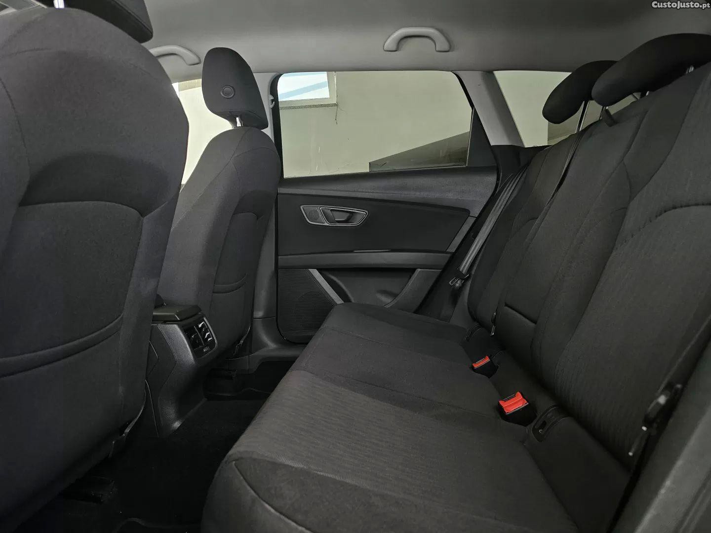 SEAT Leon 1.6 tdi style ecomotive — fotografia 6