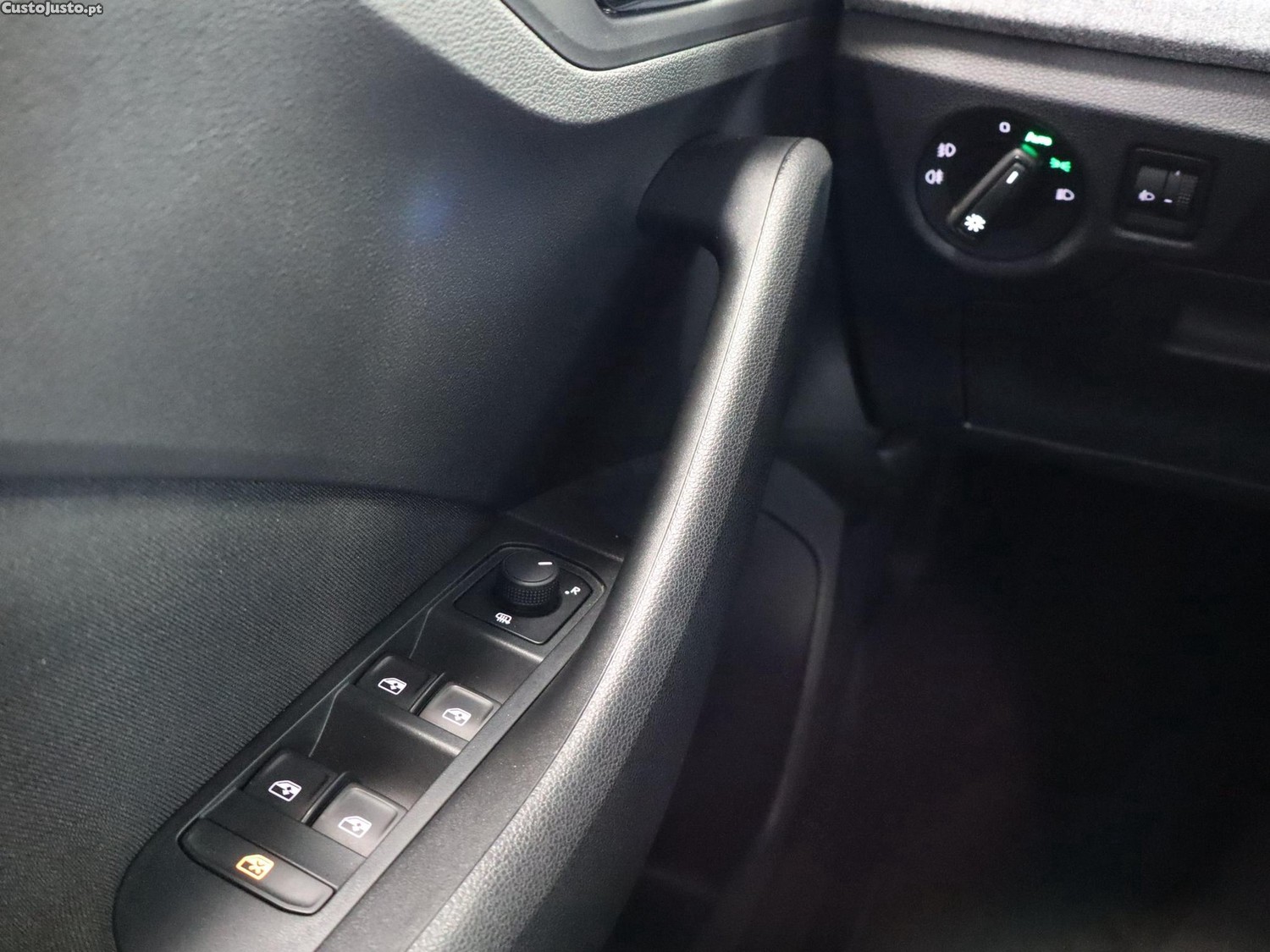 Skoda Kamiq 1.0 TSI Selection DSG — fotografia 10