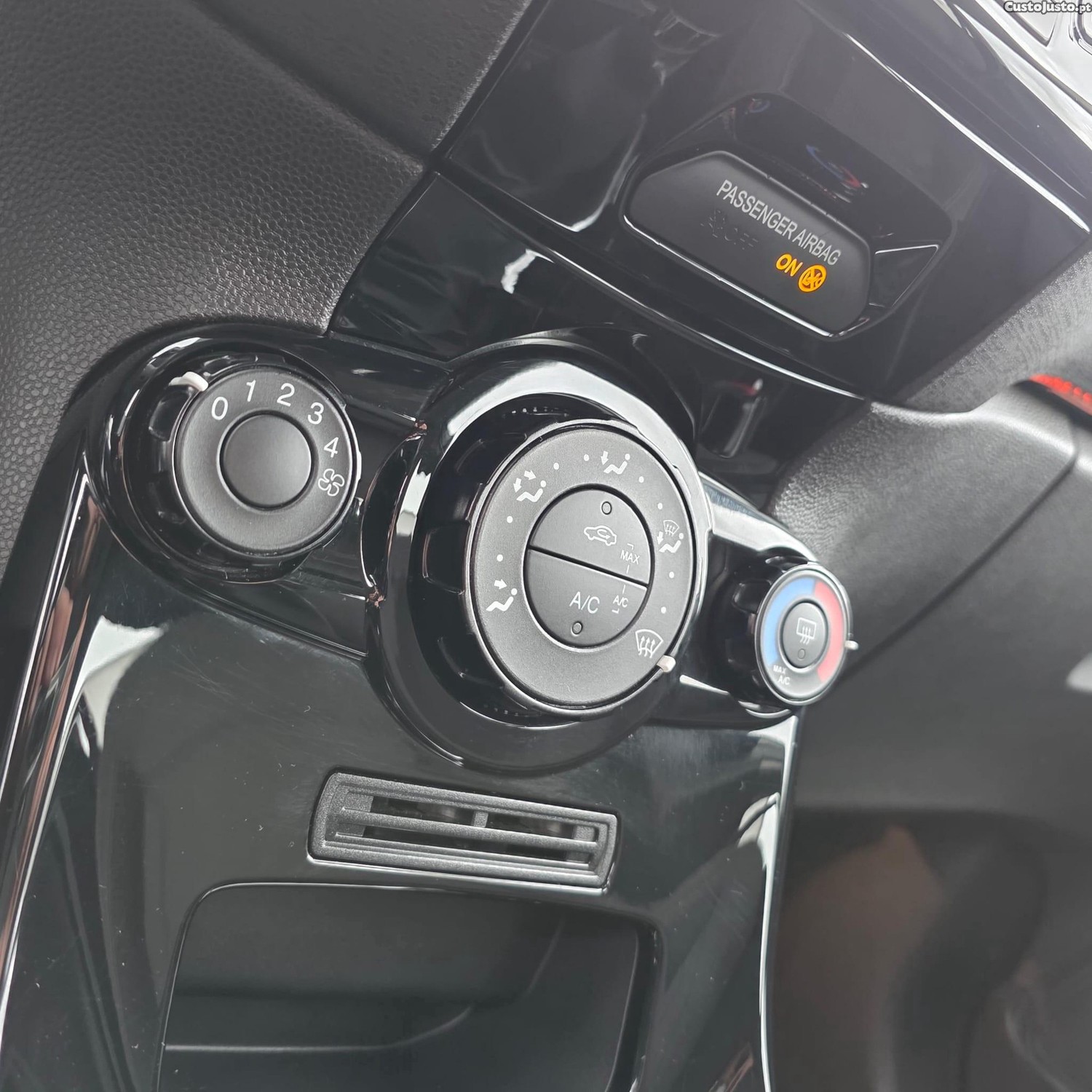 Ford Fiesta 1.5 TDCi Titanium — fotografia 3