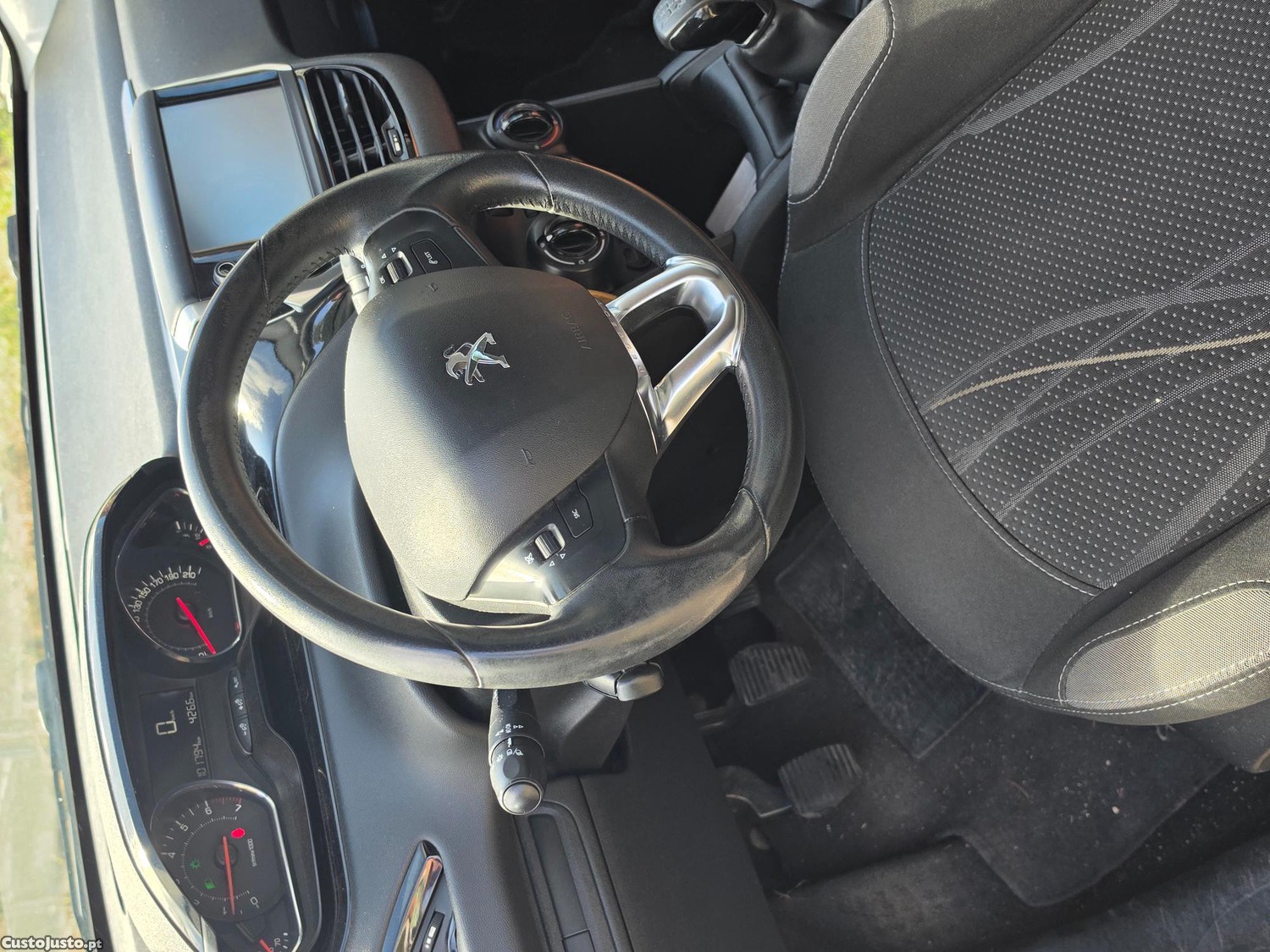 Peugeot 208 Puro Tec 1.2 — fotografia 4
