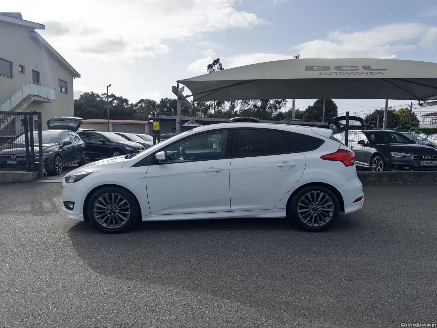 Ford Focus 1.0 ecoboost st-line — fotografia 13