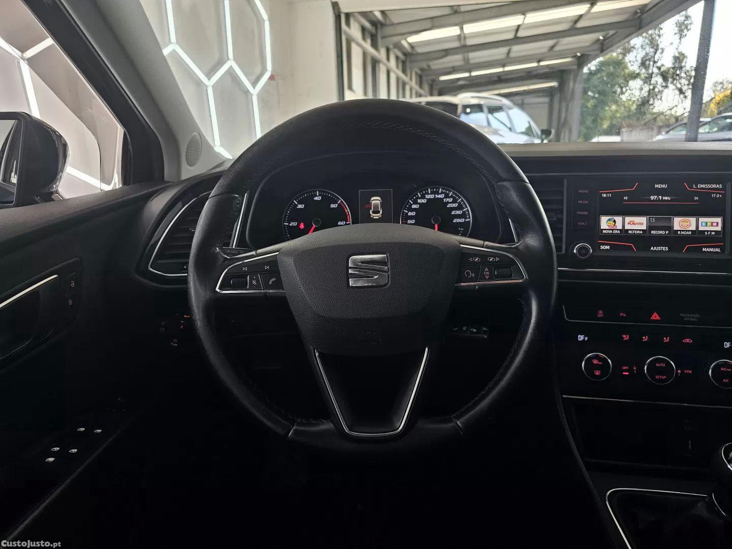 SEAT Leon 1.6 tdi style ecomotive — fotografia 4