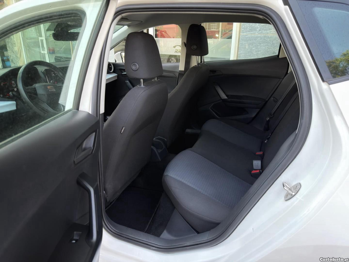 SEAT Ibiza 1.0 TSI Reference — fotografia 17