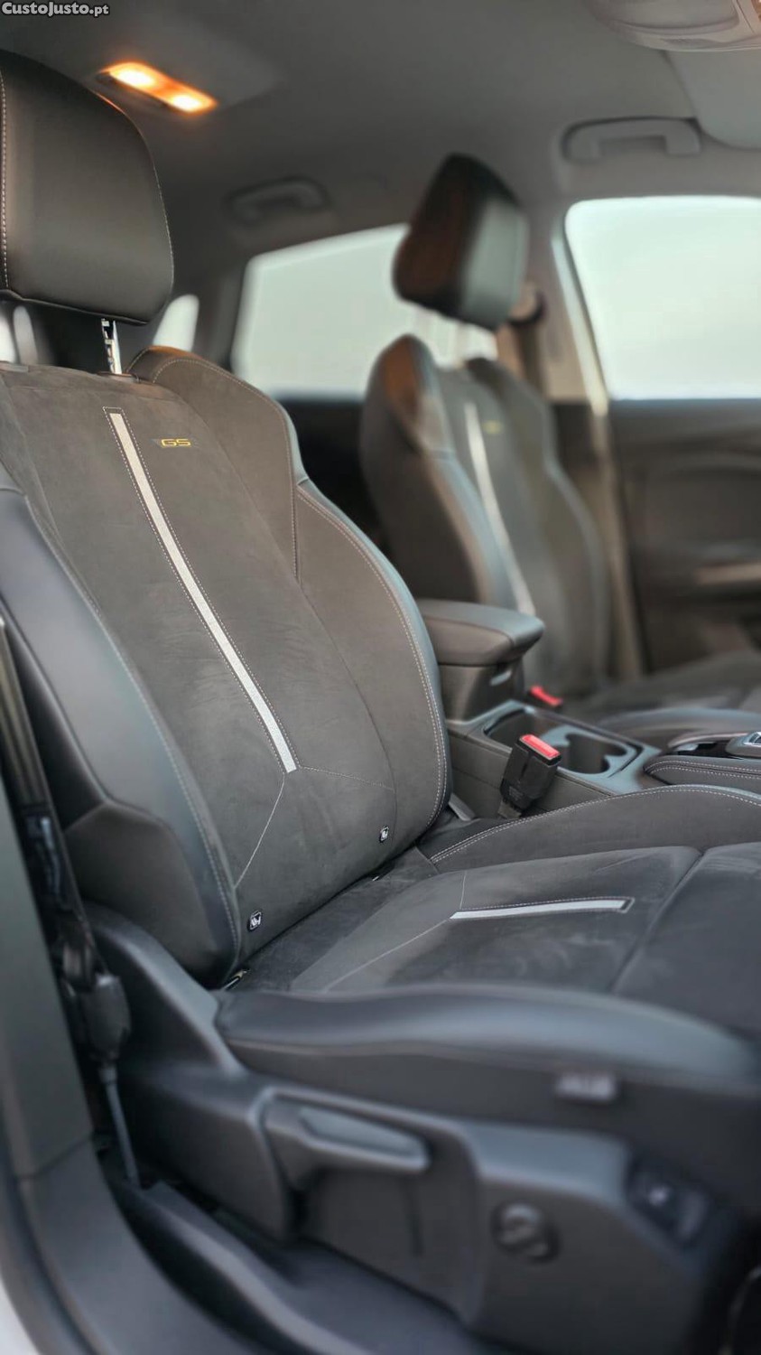 Opel Grandland GSe Plug-in Hybrid4 | 300cv | 4x4 — fotografia 7