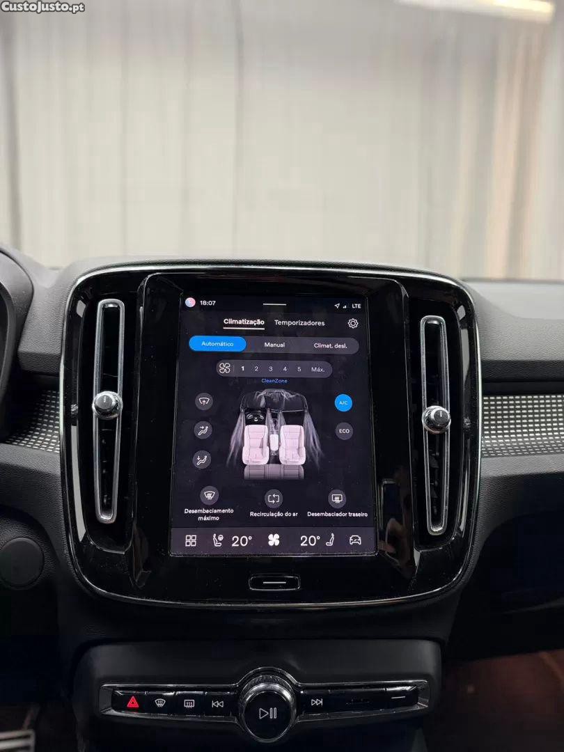 Volvo XC 40 Recharge plus — fotografia 10