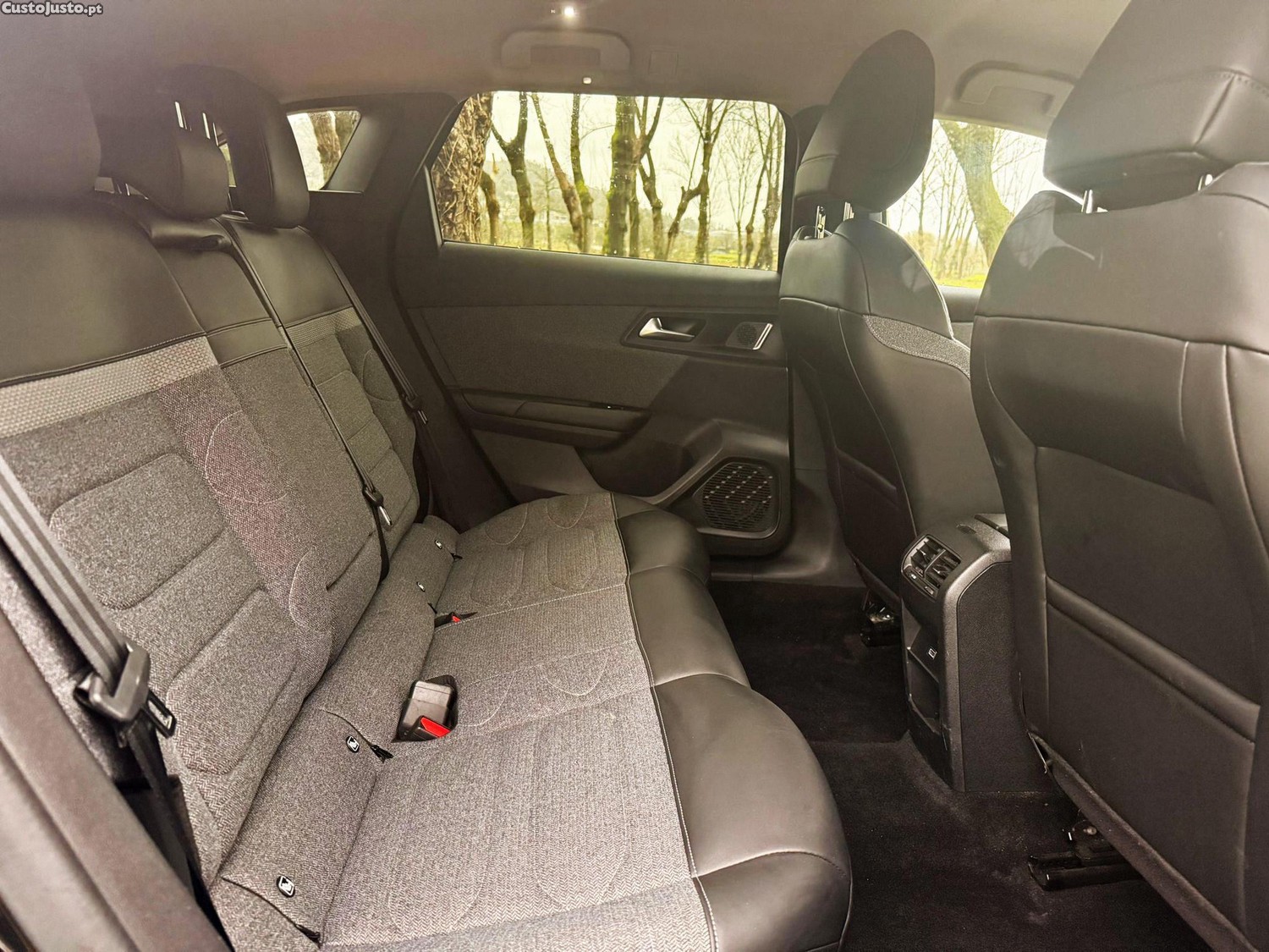Citroën C5 X 1.6 Hybrid Feel Pack e-EAT8 — fotografia 3