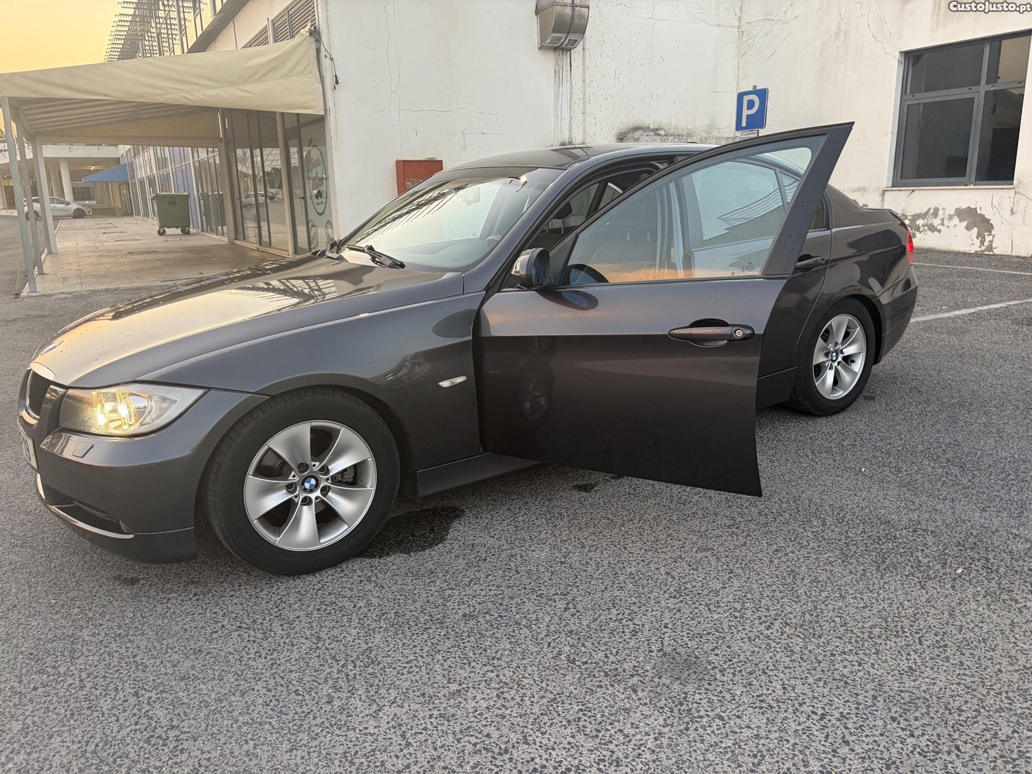 BMW 320 E60 M47 — fotografia 11