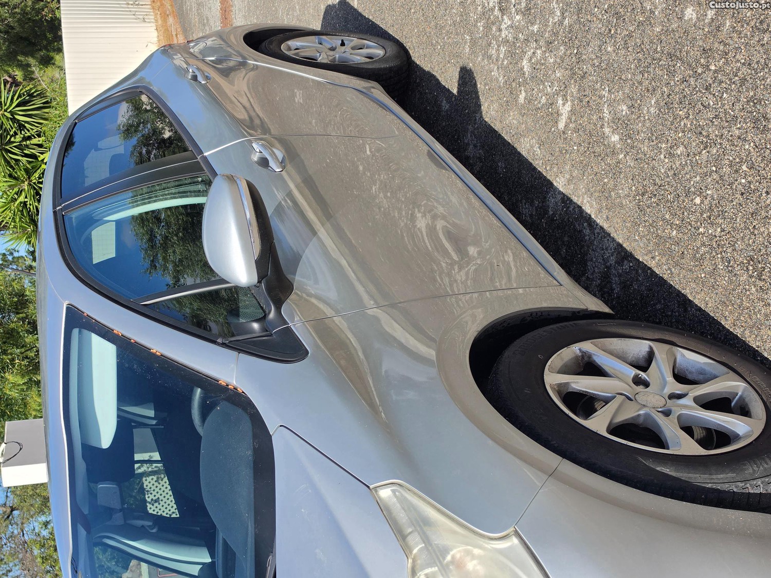 Peugeot 208 Puro Tec 1.2 — fotografia 3