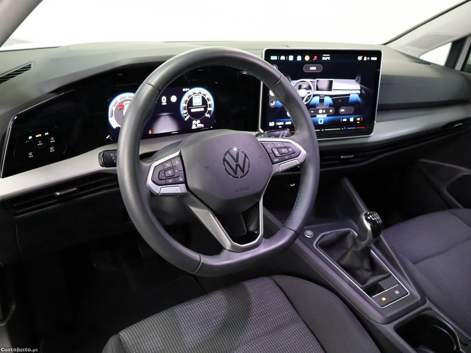 Volkswagen Golf 1.5 TSI Urban — fotografia 15