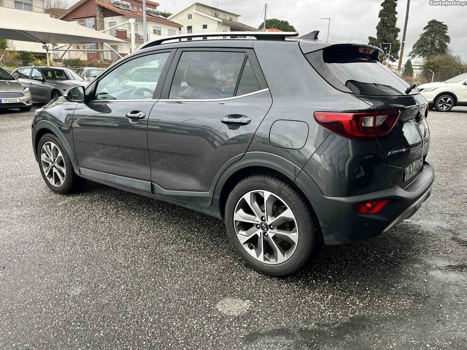 Kia Stonic 1.6 CRDI Vision — fotografia 18