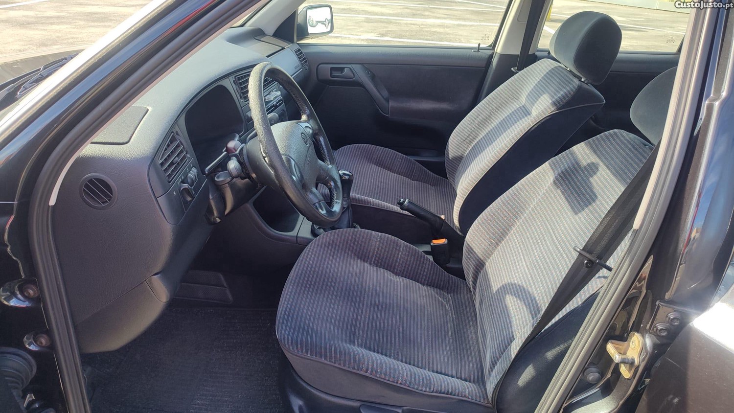 Volkswagen Golf GL 1.8 — fotografia 5