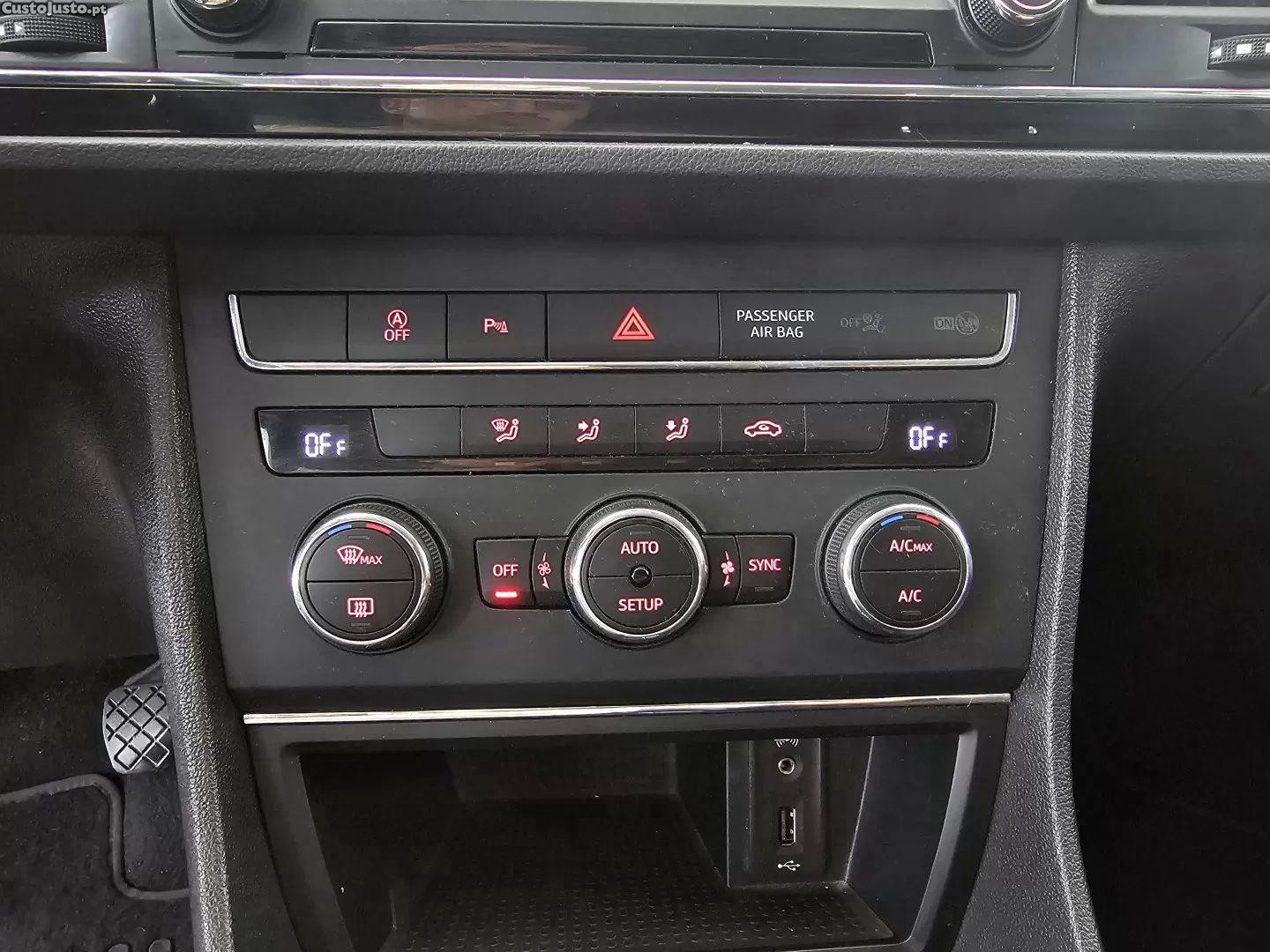 SEAT Leon 1.6 tdi style ecomotive — fotografia 12