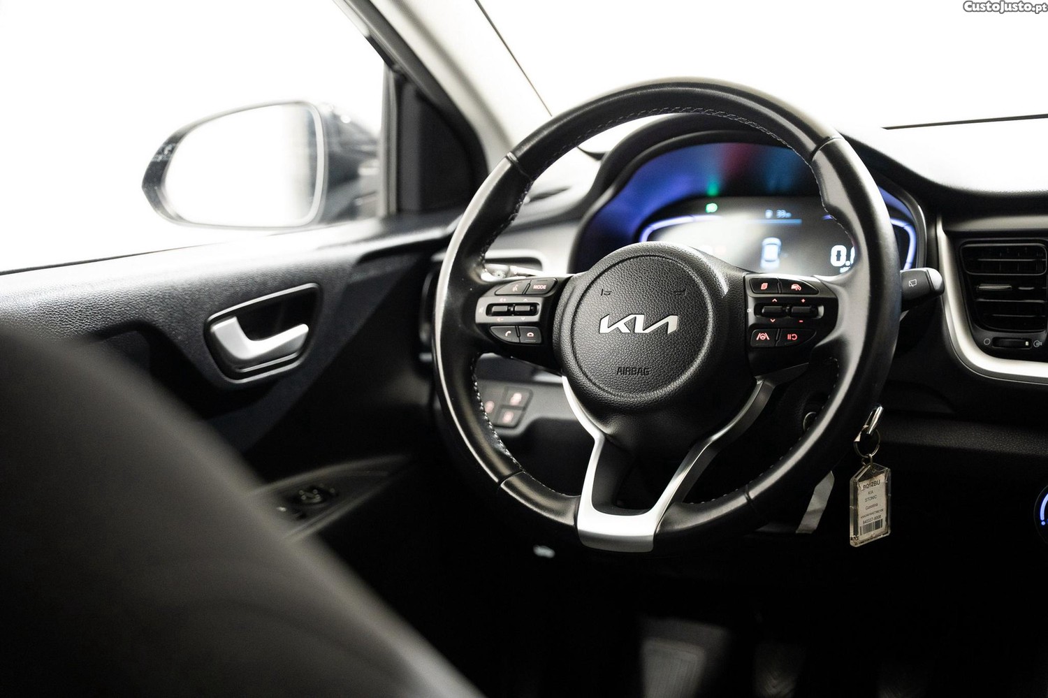 Kia Stonic 1.2 MPi Dynamic — fotografia 17