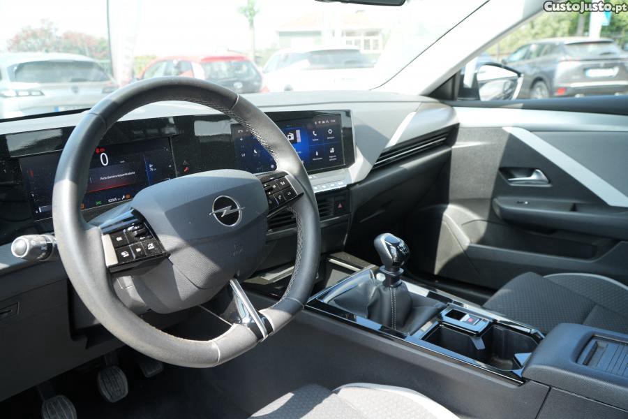 Opel Astra 1.2 T Edition — fotografia 4