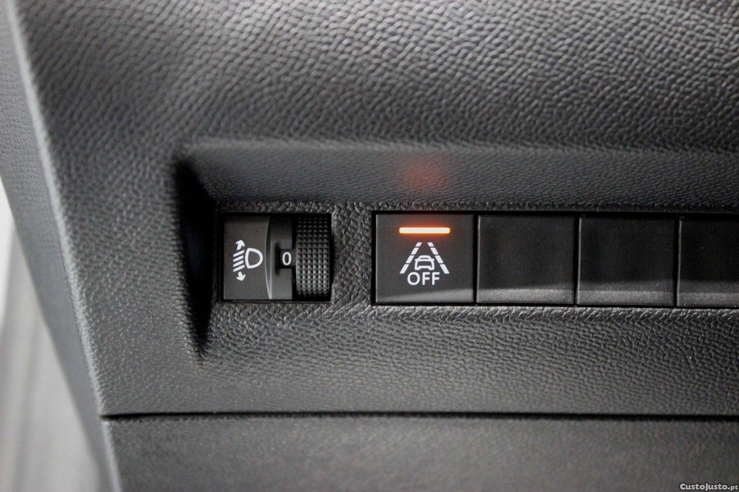 Peugeot 208 1.2 PureTech Allure — fotografia 17