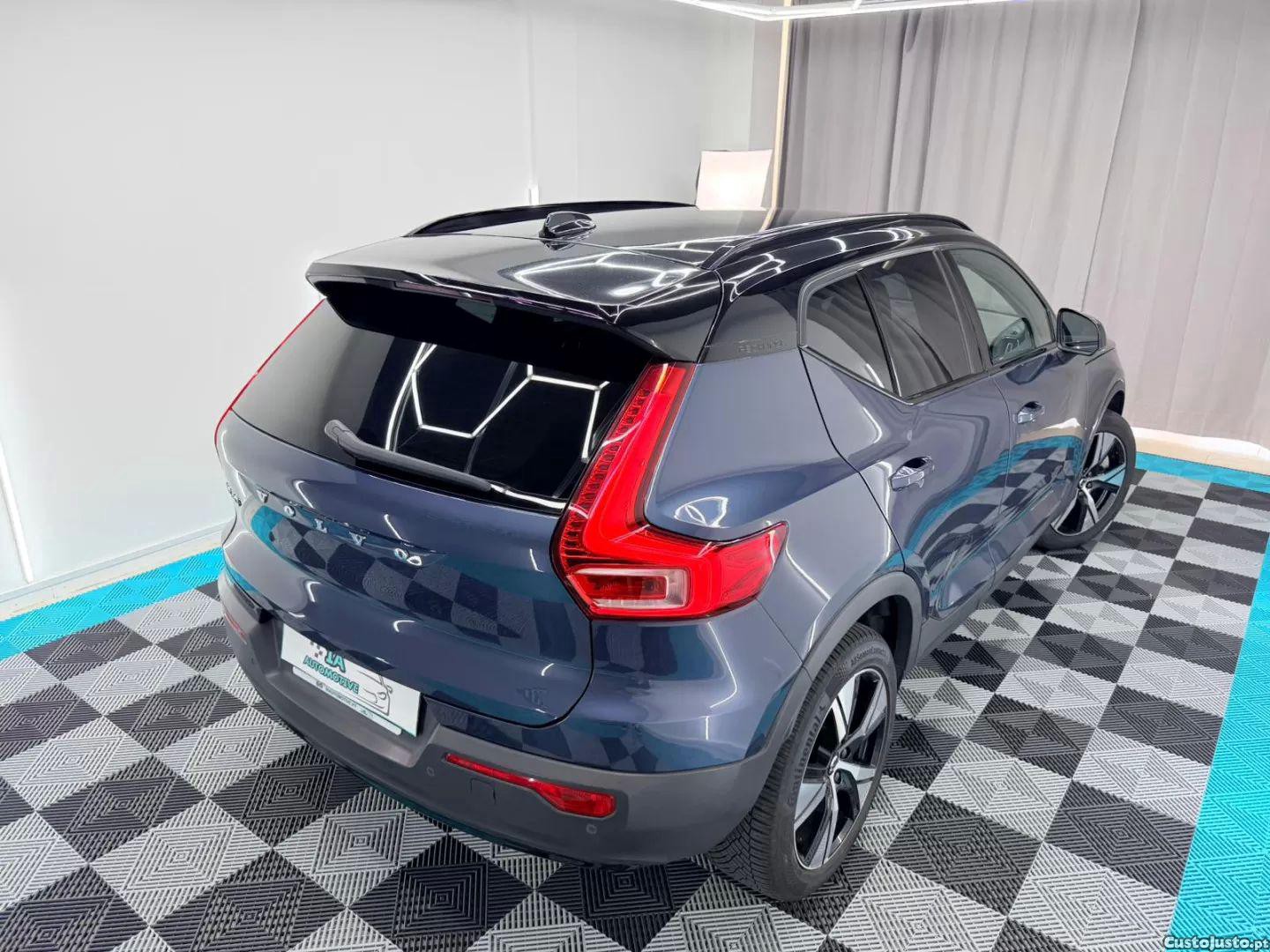 Volvo XC 40 Recharge plus — fotografia 14
