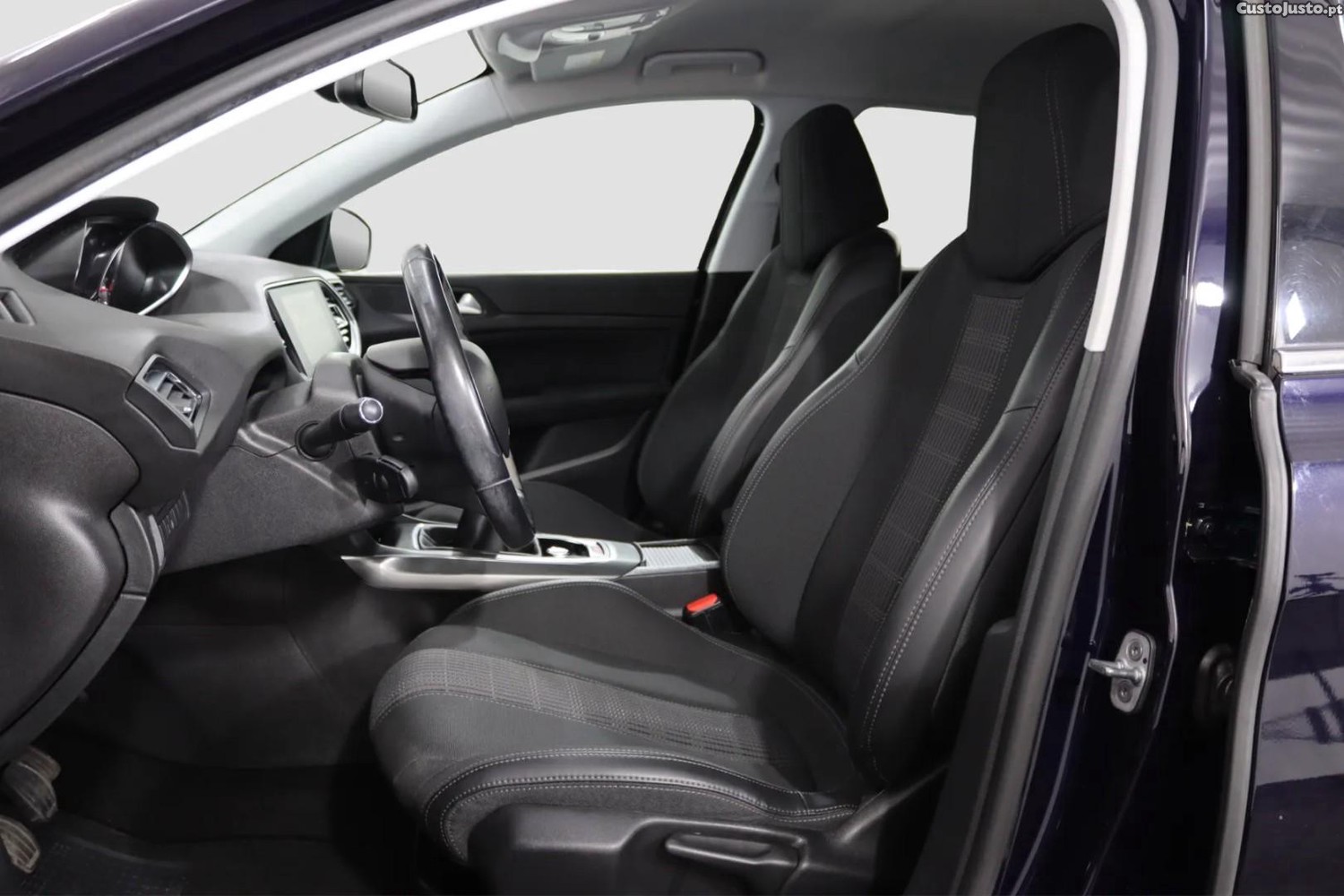 Peugeot 308 1.2 PureTech Allure — fotografia 4