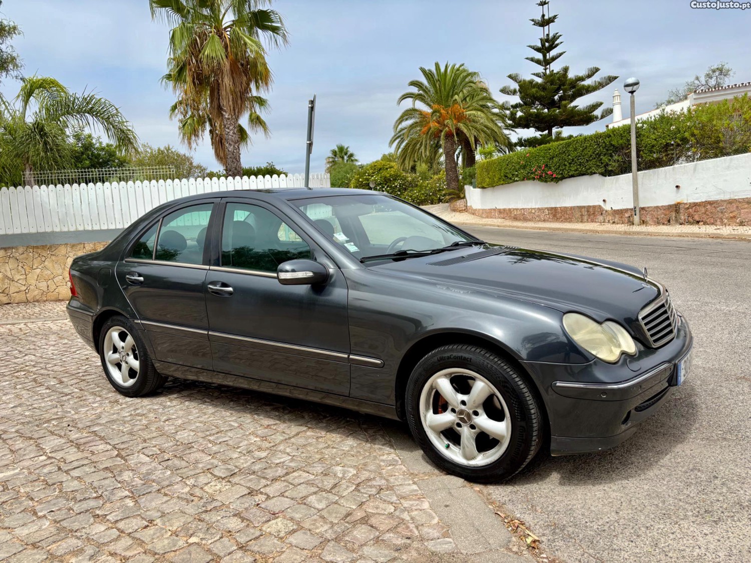 Mercedes-Benz C 220 CDI Avantgarde Automático — fotografia 7