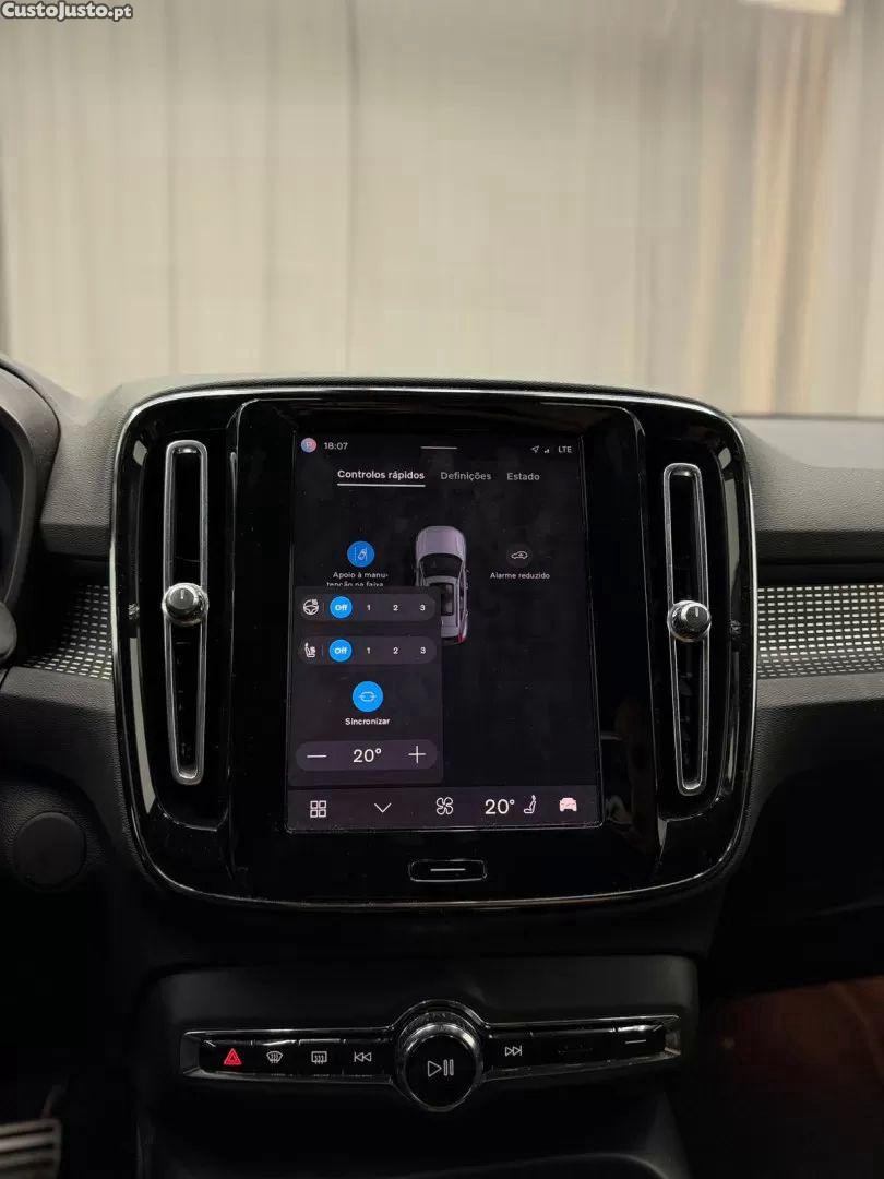 Volvo XC 40 Recharge plus — fotografia 8