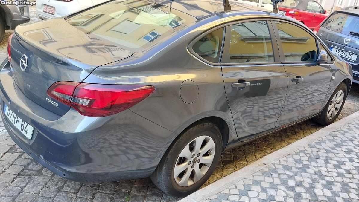 Opel Astra Notchback — fotografia 2