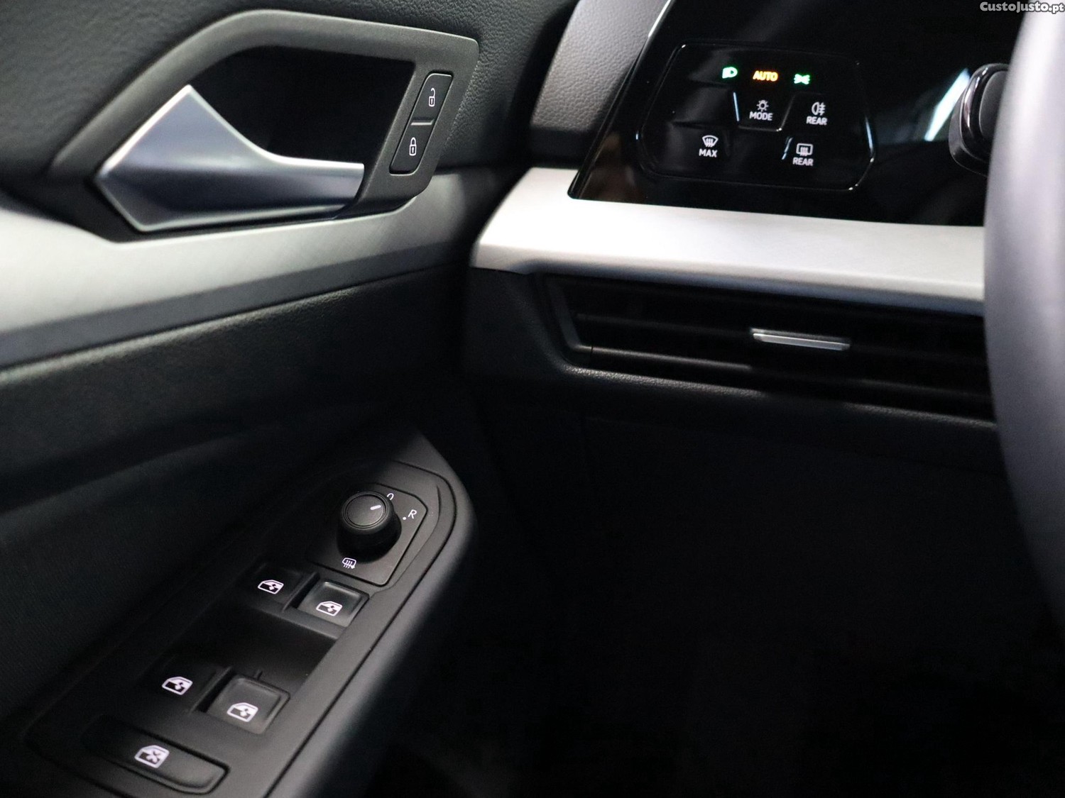 Volkswagen Golf 1.5 TSI Urban — fotografia 9