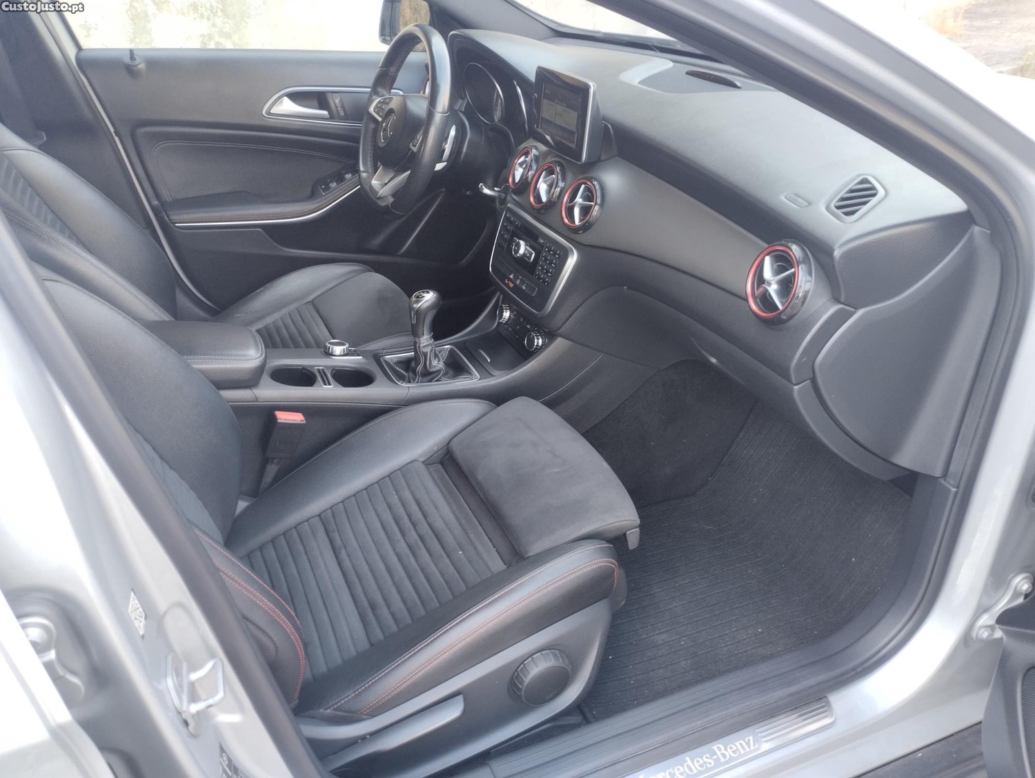 Mercedes-Benz GLA 180 CDI (SUV) - PACK AMGLINE - NACIONAL - C/ Garantia - Distribuição Mudada - "Imbatível" — fotografia 11