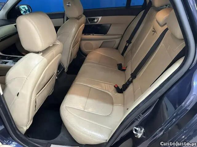 Jaguar XF 3.0 D V6 Premium Luxury — fotografia 8