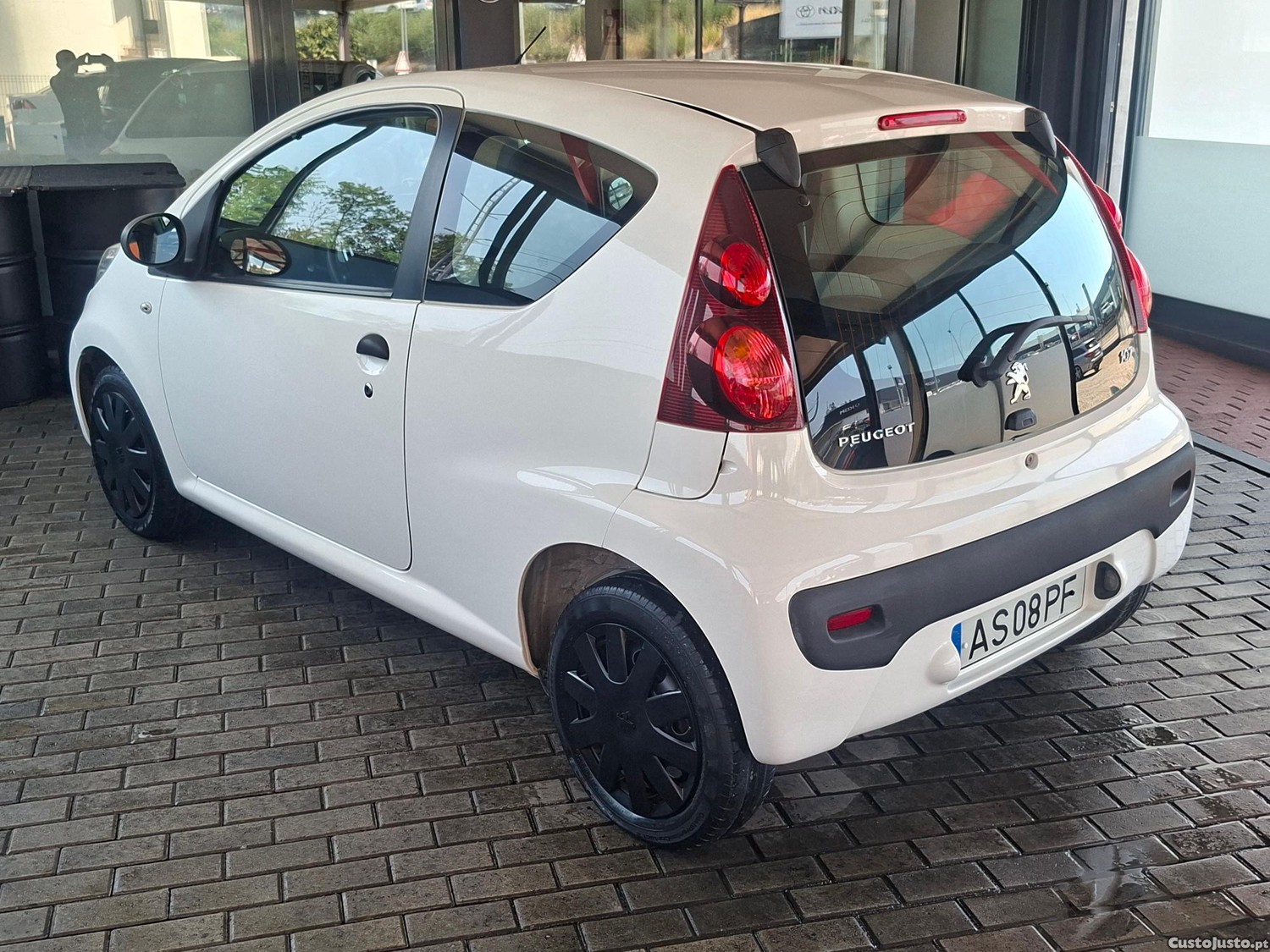Peugeot 107 1.0 — fotografia 3