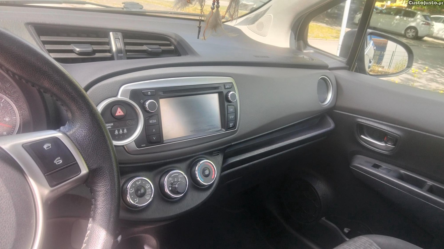 Toyota Yaris 1.0 VVT-i — fotografia 7