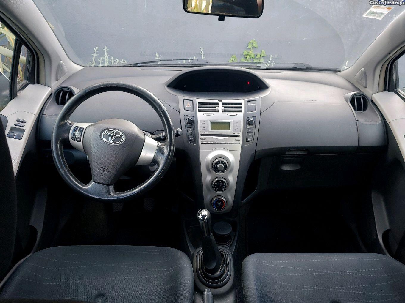 Toyota Yaris 1.0 vvt-i — fotografia 9