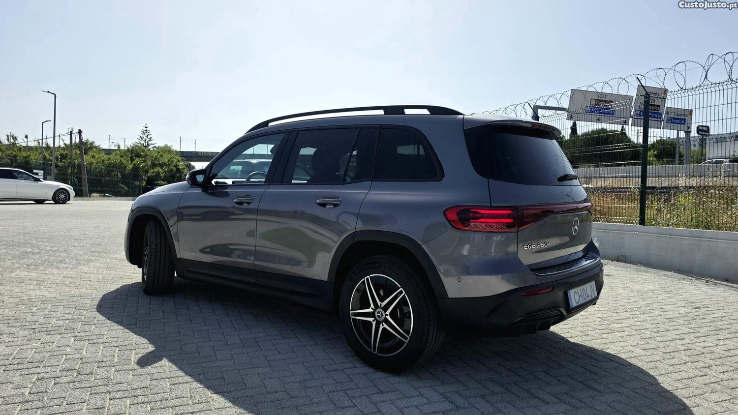 Mercedes-Benz EQB AMG Line — fotografia 5