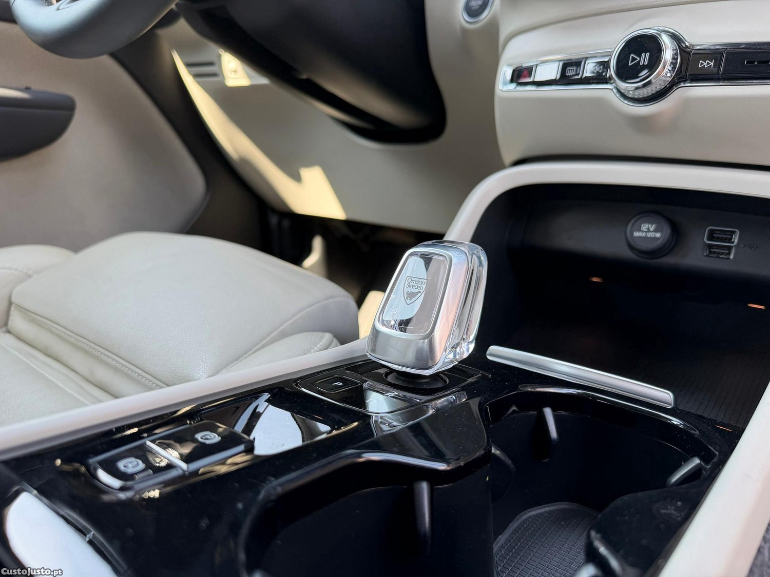 Volvo XC 40 1.5 T3 Momentum Plus Geartronic — fotografia 5