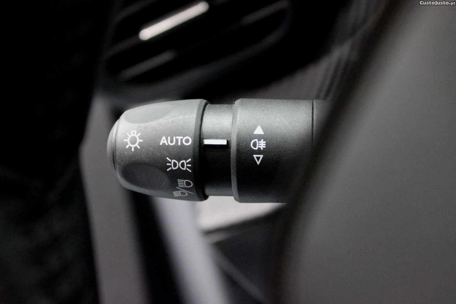 Peugeot 208 1.2 PureTech Allure — fotografia 16