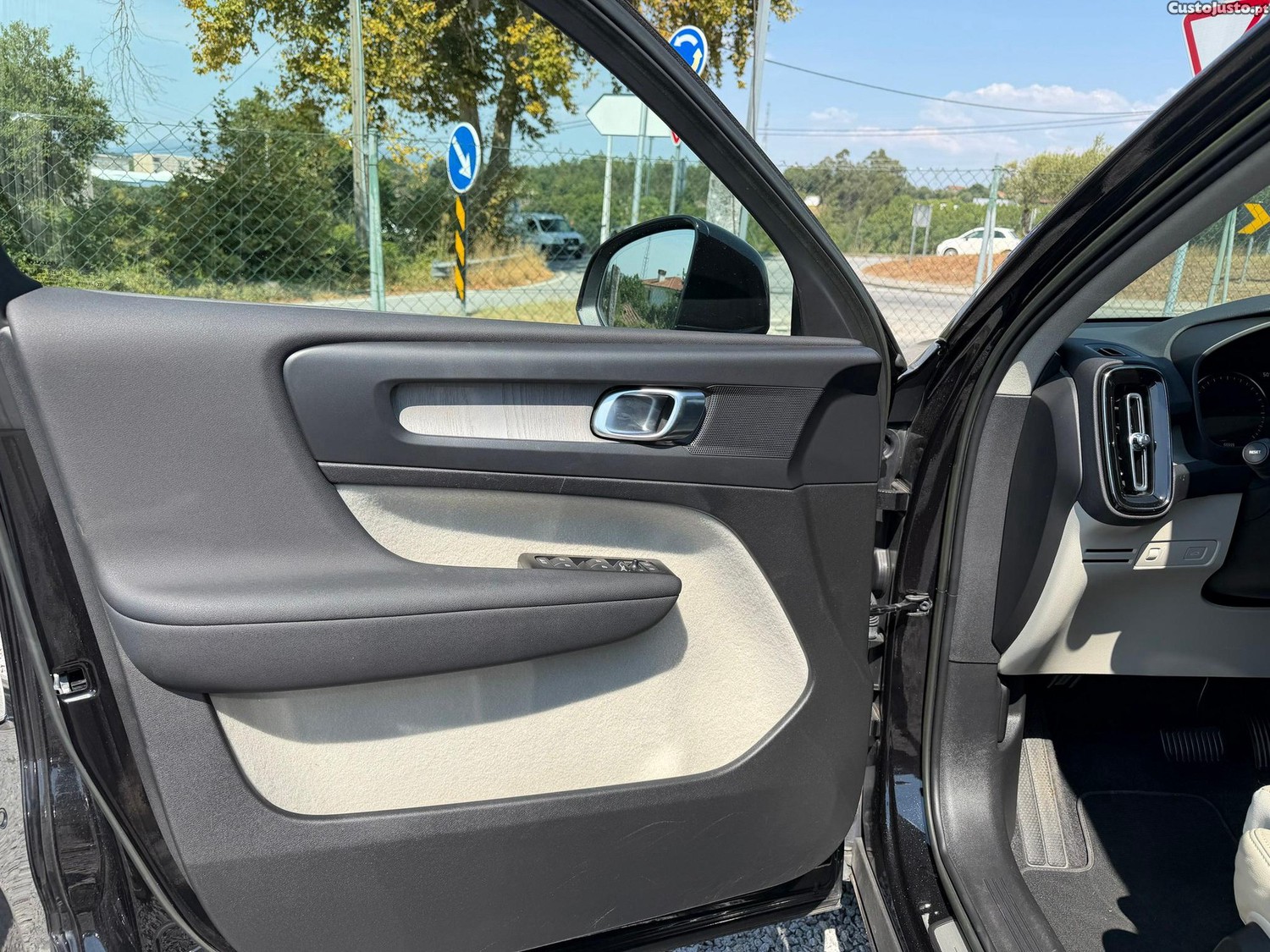 Volvo XC 40 1.5 T3 Momentum Plus Geartronic — fotografia 11